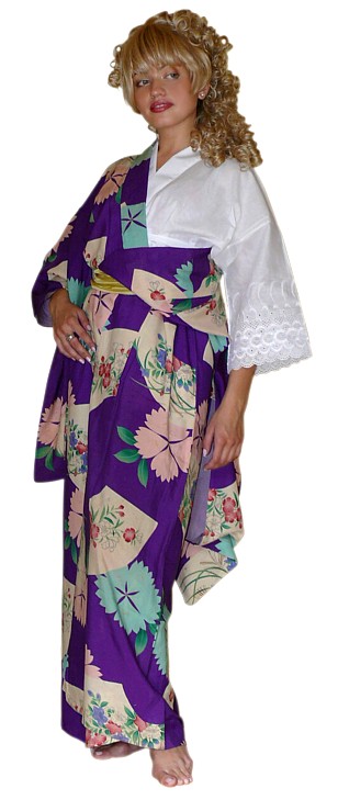 японское кимоно и хадаги (нижняя рубашка под кимоно)
