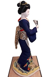 Японка  в дорогом кимоно с веером в руке, японская интерьерная кукла, 1930-е гг.