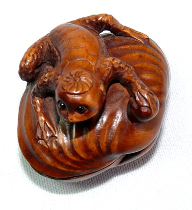 японская нэцкэ из кипариса Каппа, японское мифическое существо