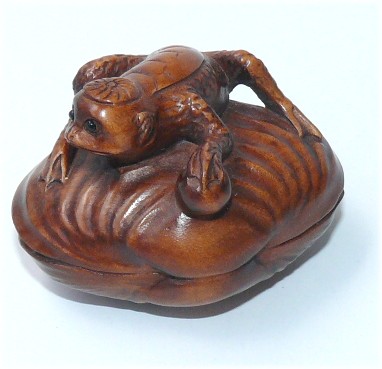 японская нэцкэ из кипариса Каппа, японское мифическое существо