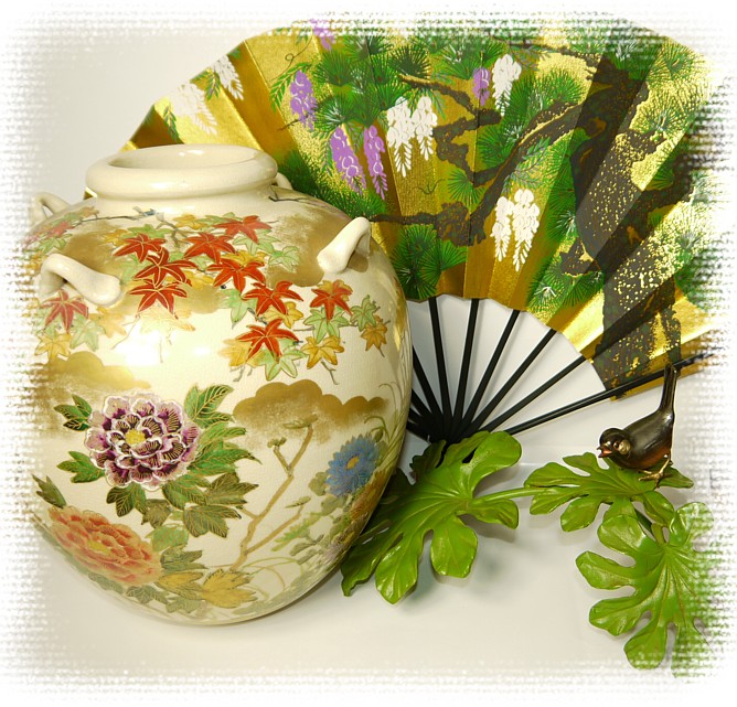 японская ваза, веер и бронзовая композиция Птичка на ветке