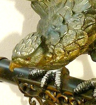 японская бронзовая композиция Охотничий сокол, деталь