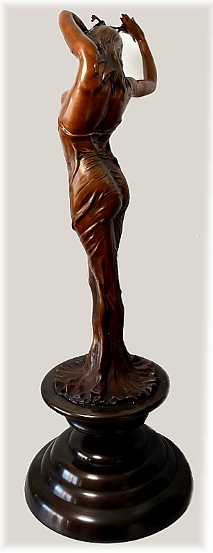 бронзовая скульптура в стиле ар-деко Девушка с виноградной лозой, Япония