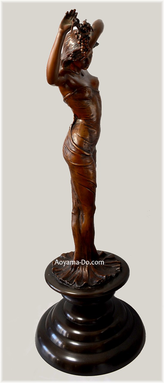 бронзовая скульптура Девушка с виноградной ветвью, бронзовая скульптура
