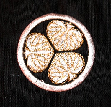 самурайский мон - вышивка на кимоно